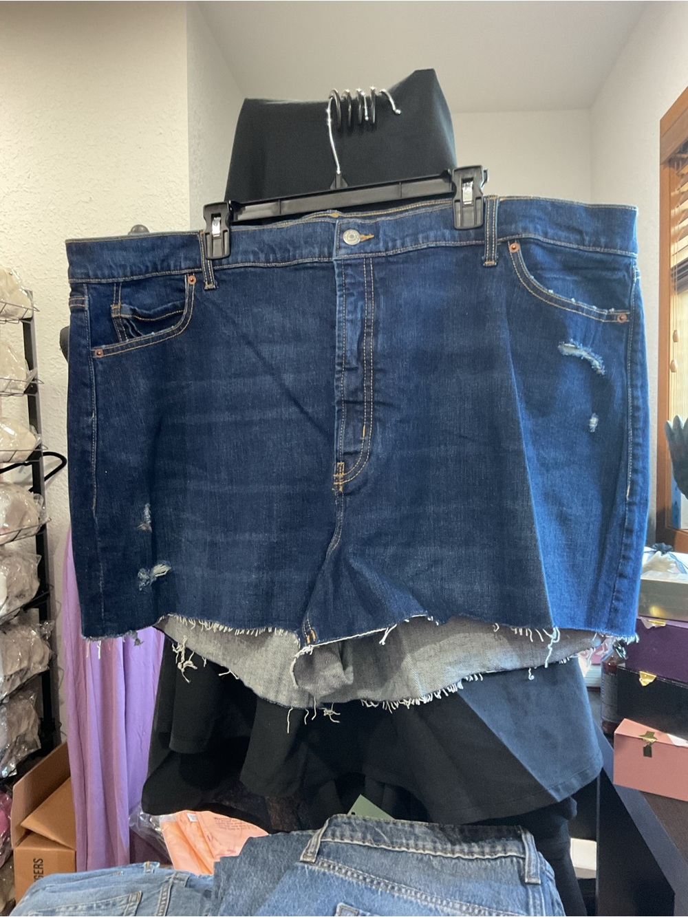 D002 - Old Navy Sky Hi A-Line High Rise Distressed Denim Cutoff Shorts Size 26